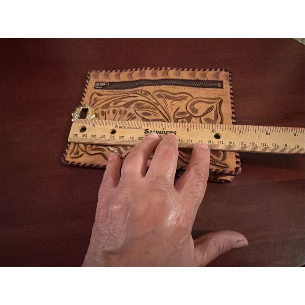 Vintage small leather Purse/Wallet Clasp zipper.  Mexico. Beautiful Hand Tooled!